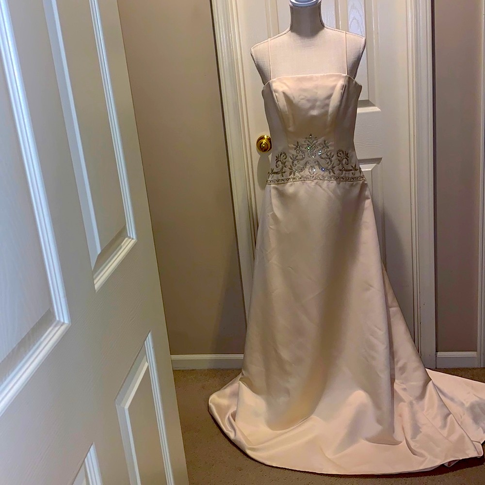 Offers? (NEW) Wedding Dress by Essence.